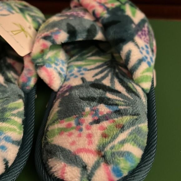 Island House Co fuzzy tropical crossover flip flop / slippers NWT -10 - Picture 3 of 5